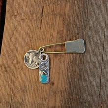 Load image into Gallery viewer, Pilot Mountain Turquoise Arrow head Pendant Pin E8