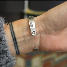 Load image into Gallery viewer, VINTAGE Fred Harvey Thunderbird cuff / bracelet