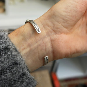 VINTAGE mid century Zuni Sterling Silver Snake Eye cuff / bracelet